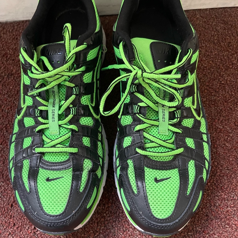 Nike Green and Black Athletic Shoes - Picture 2 of 6